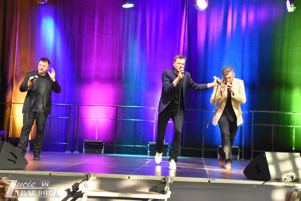 Piękny dzień z różami - pełen radości i gorących serc