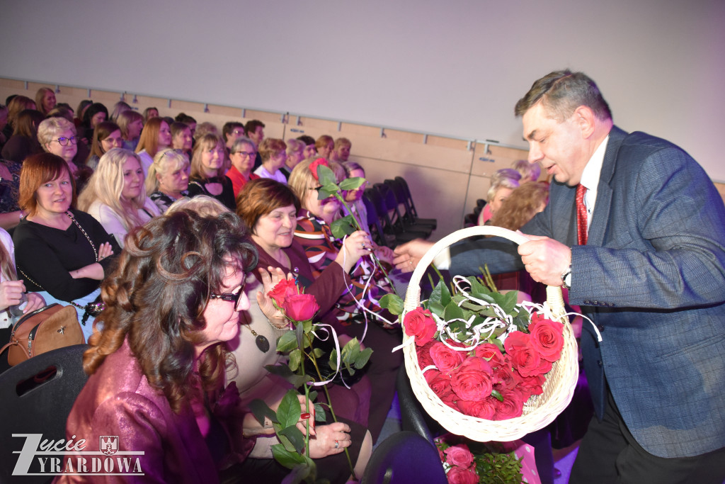 Piękny dzień z różami - pełen radości i gorących serc