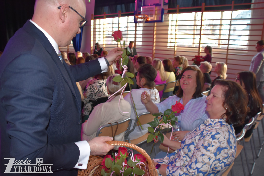 Piękny dzień z różami - pełen radości i gorących serc