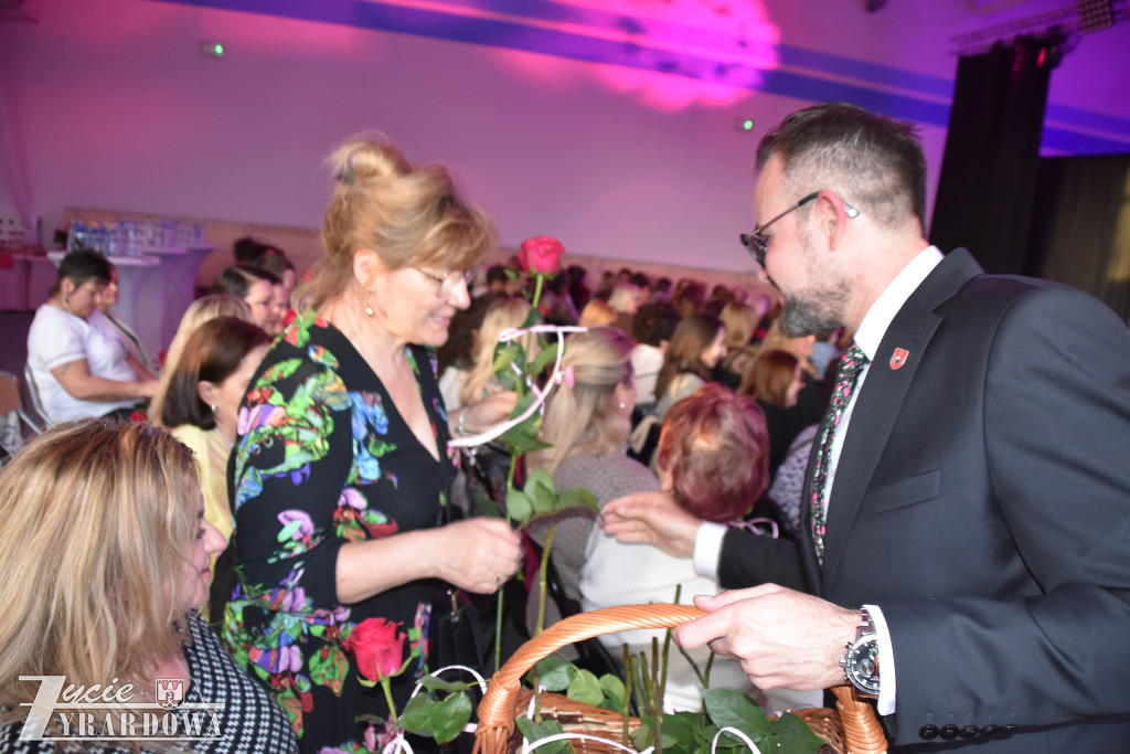 Piękny dzień z różami - pełen radości i gorących serc