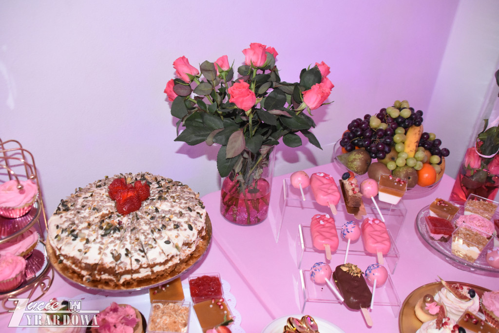 Piękny dzień z różami - pełen radości i gorących serc