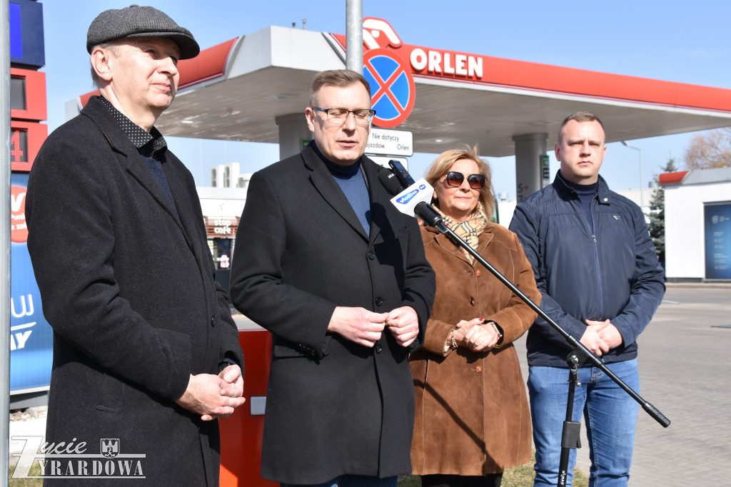 Konferencja PiS: Jak obniżyć cenę paliw?