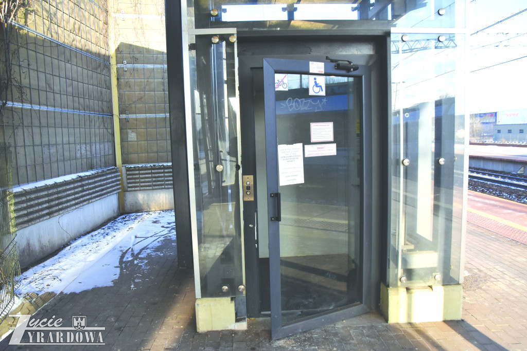 Stał się „cud” - działają windy na peronach w Żyrardowie