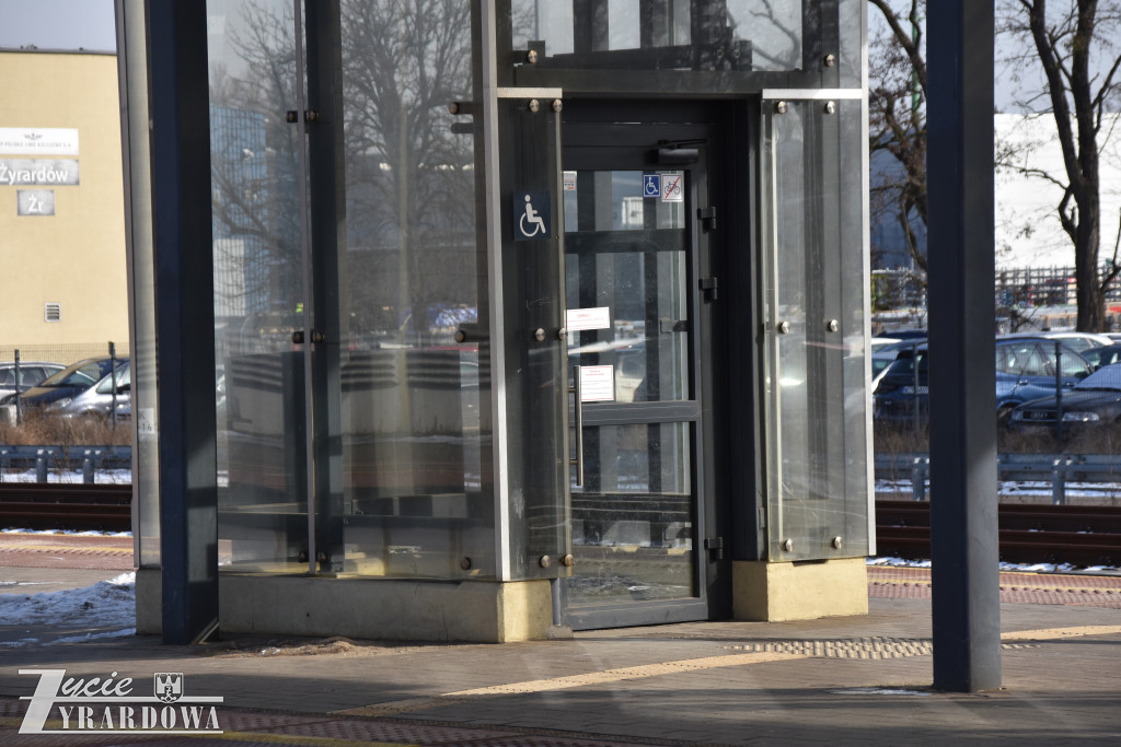 Stał się „cud” - działają windy na peronach w Żyrardowie