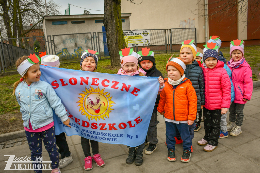 Wiosenna radość na ulicach miasta