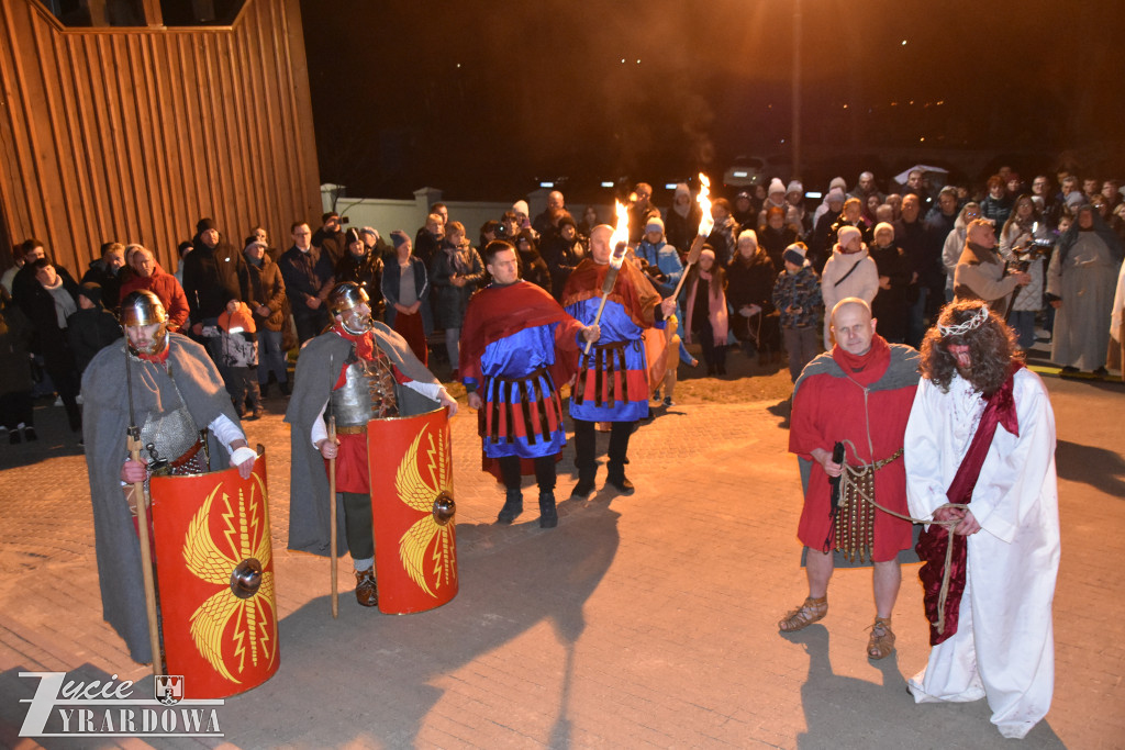 Przedstawiono żywe obraz z męki Pańskiej