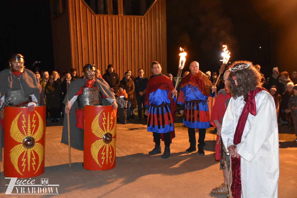 Przedstawiono żywe obraz z męki Pańskiej