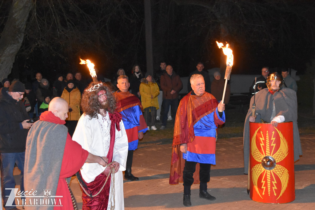 Przedstawiono żywe obraz z męki Pańskiej