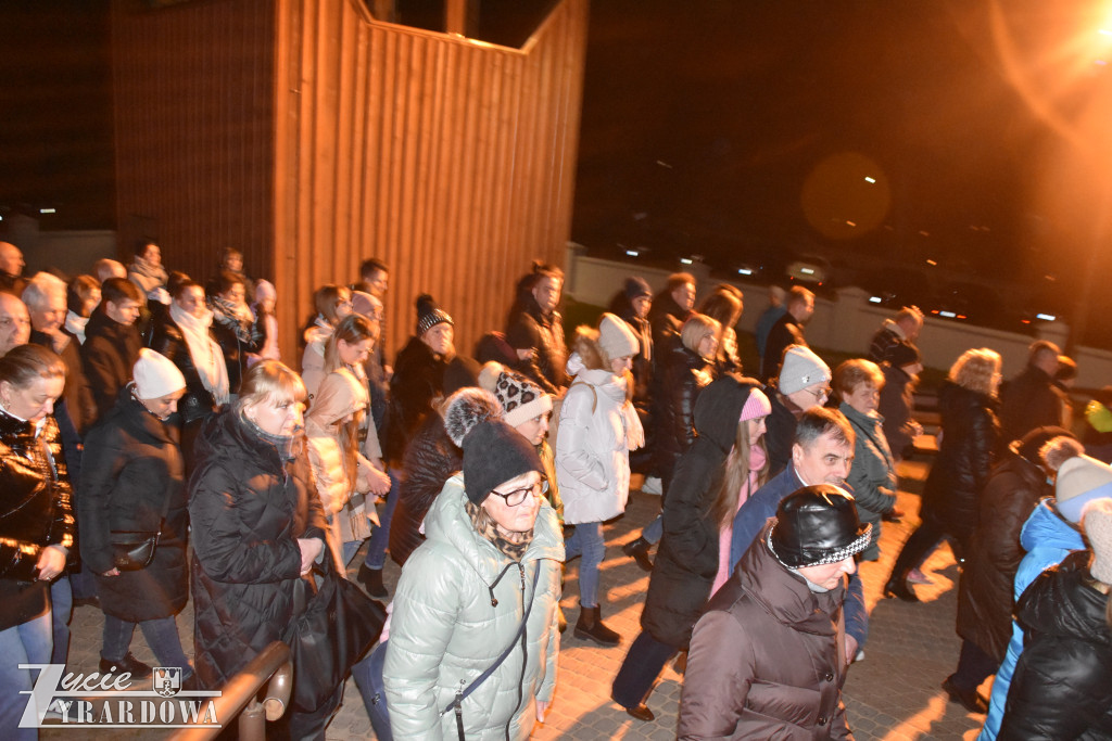 Przedstawiono żywe obraz z męki Pańskiej