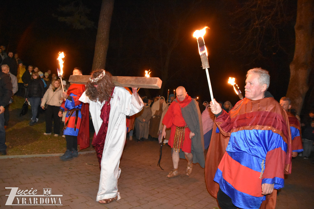 Przedstawiono żywe obraz z męki Pańskiej