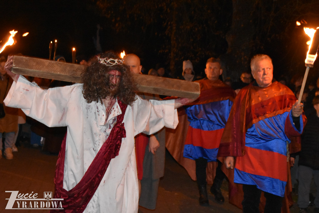 Przedstawiono żywe obraz z męki Pańskiej