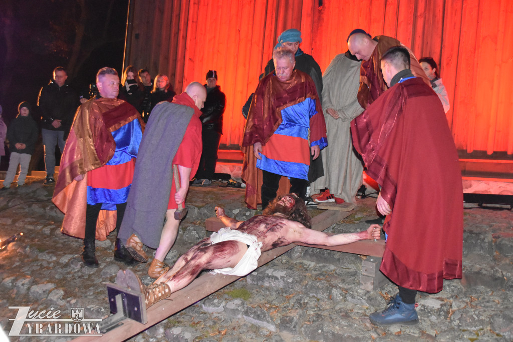 Przedstawiono żywe obraz z męki Pańskiej