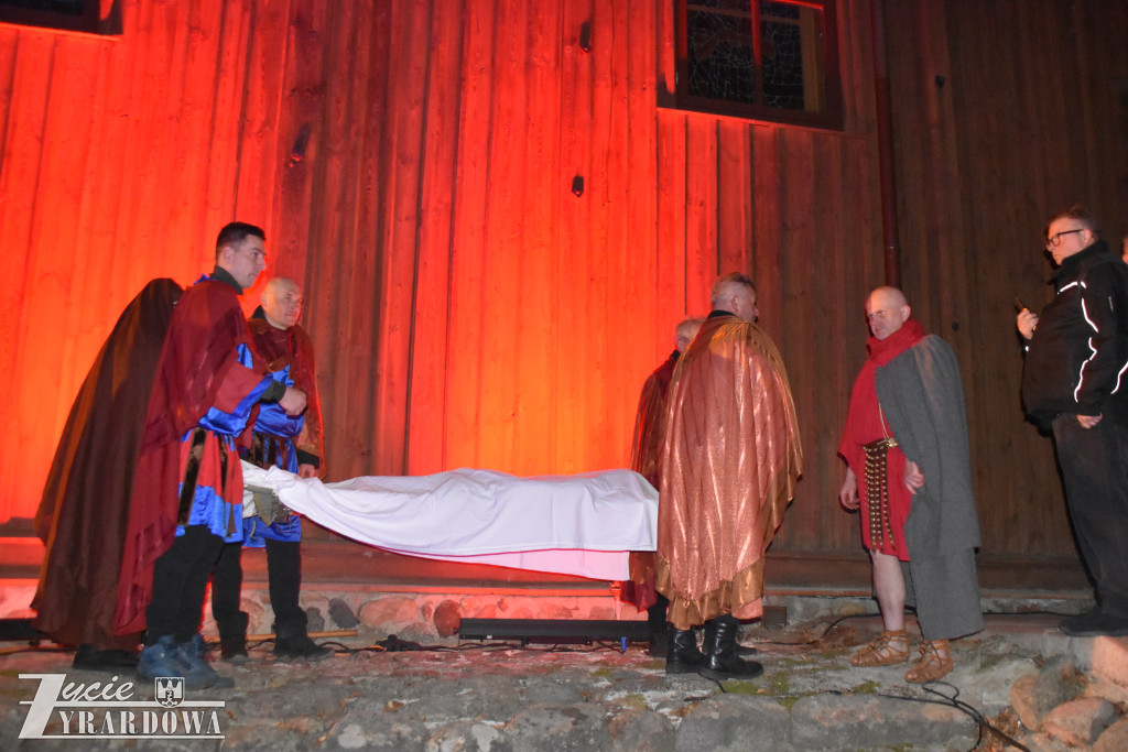 Przedstawiono żywe obraz z męki Pańskiej