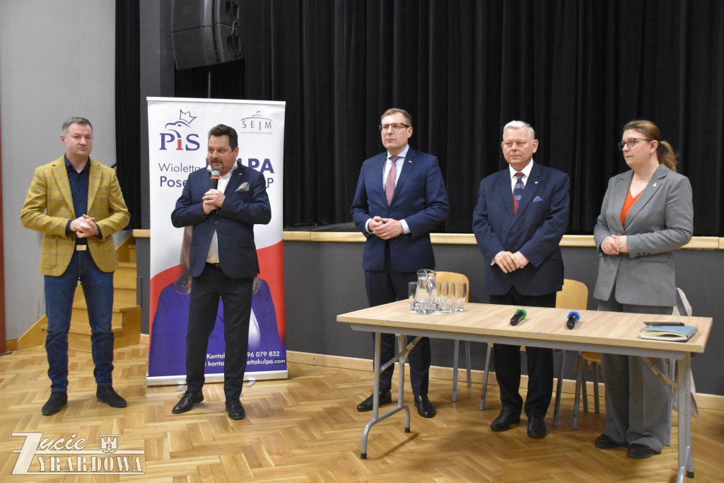 Parlamentarzyści PiS przyjechali do Mszczonowa