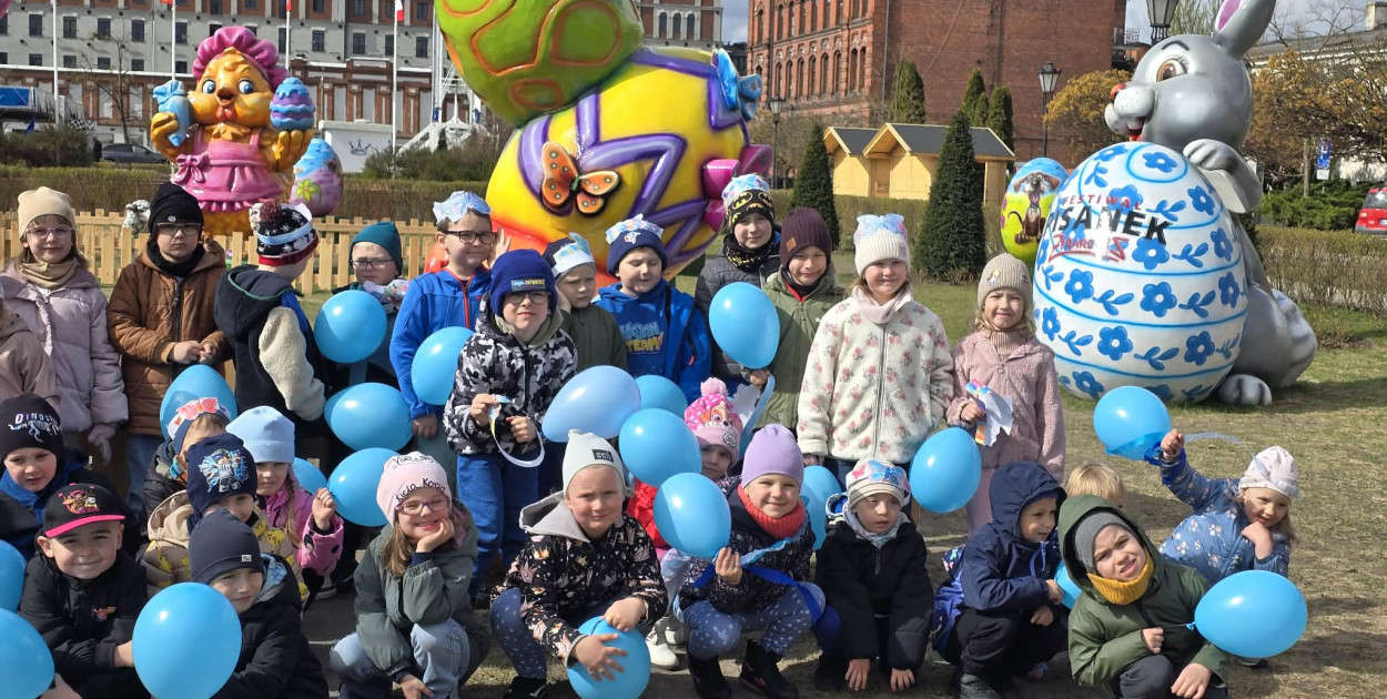 MP10 – niebieski marsz z balonami