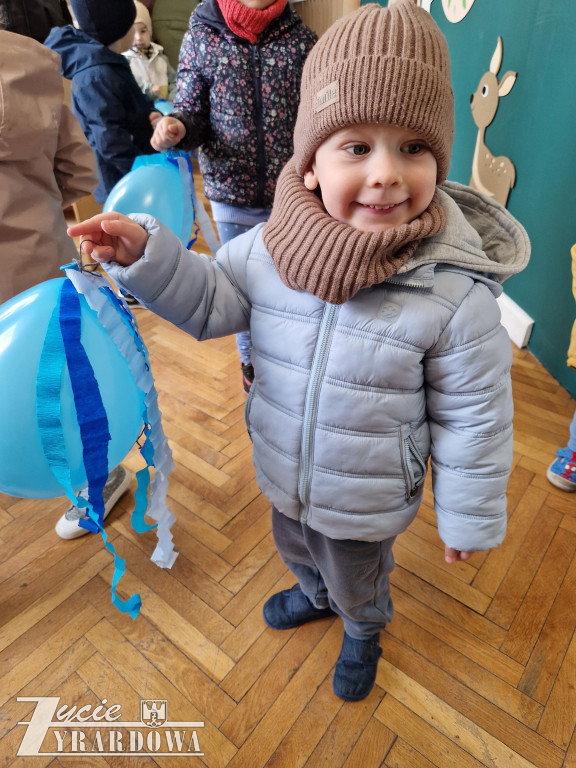 MP10 – niebieski marsz z balonami