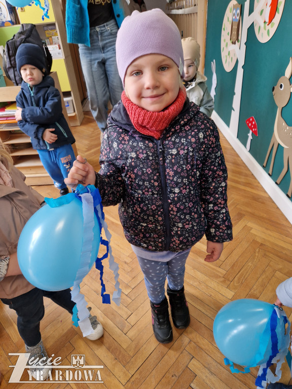 MP10 – niebieski marsz z balonami