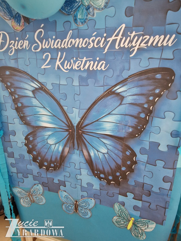 MP10 – niebieski marsz z balonami