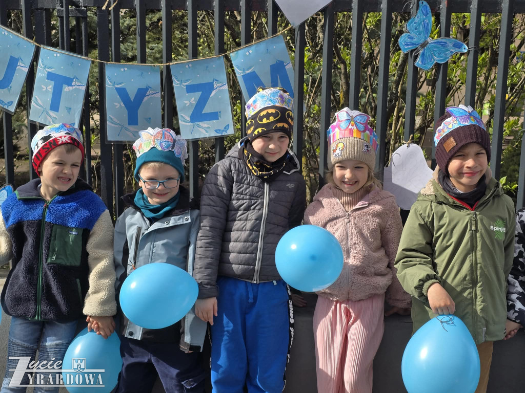 MP10 – niebieski marsz z balonami