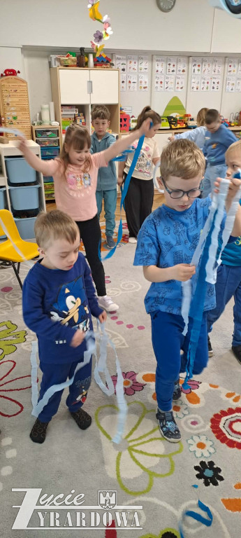 MP10 – niebieski marsz z balonami