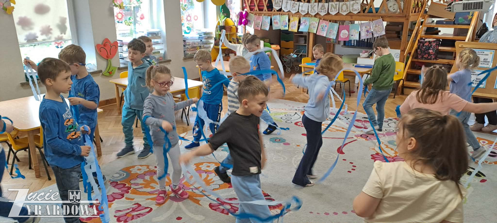 MP10 – niebieski marsz z balonami