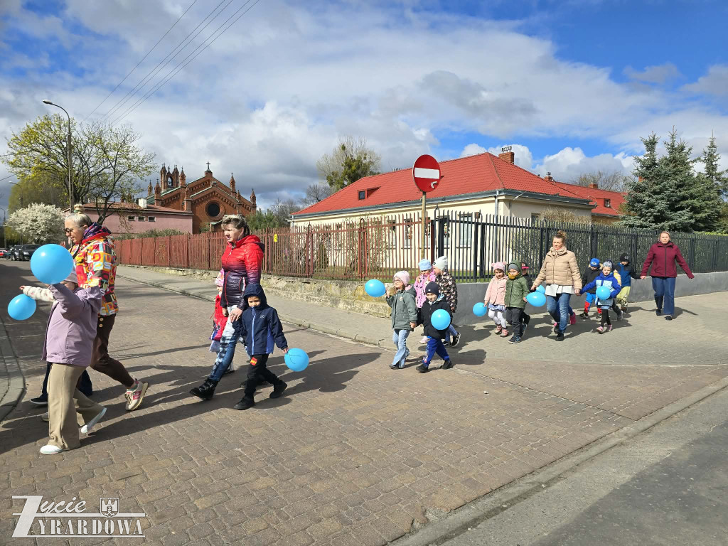 MP10 – niebieski marsz z balonami