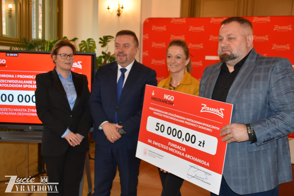 Prezydent przekazał 900 tysięcy na czynienie dobra