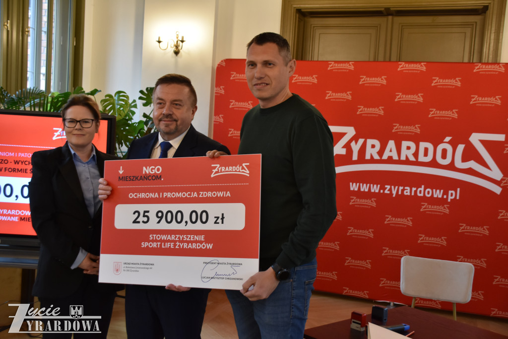 Prezydent przekazał 900 tysięcy na czynienie dobra