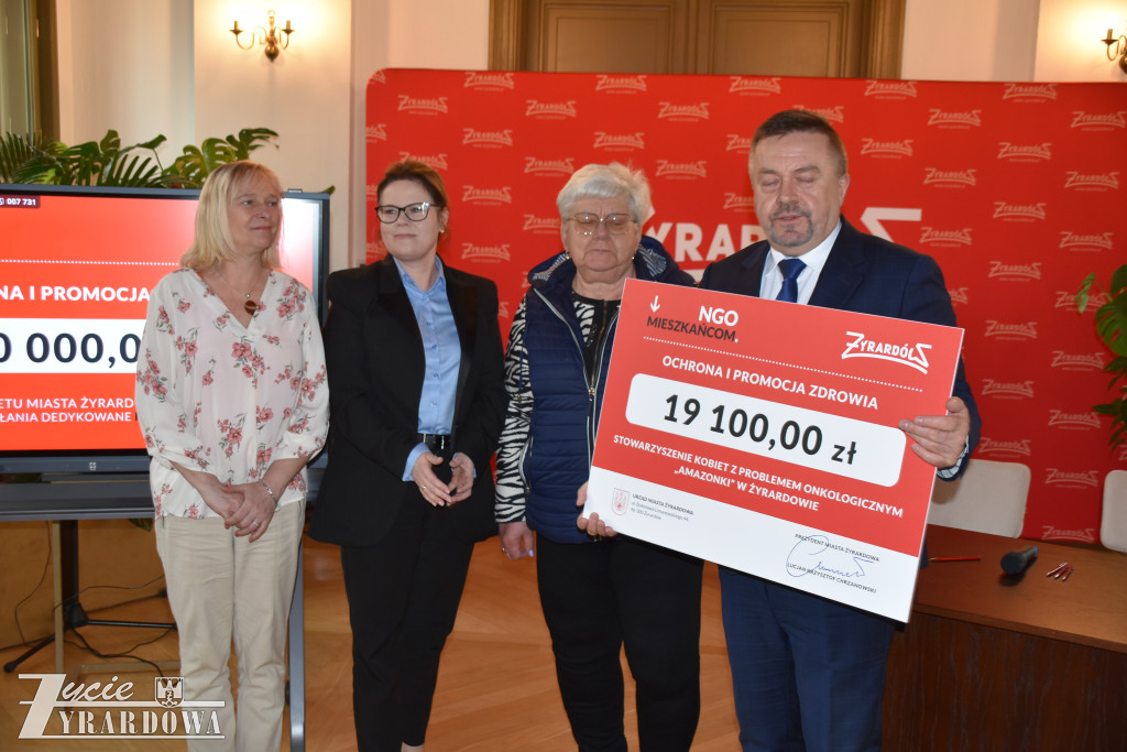 Prezydent przekazał 900 tysięcy na czynienie dobra