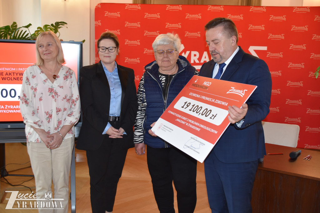 Prezydent przekazał 900 tysięcy na czynienie dobra