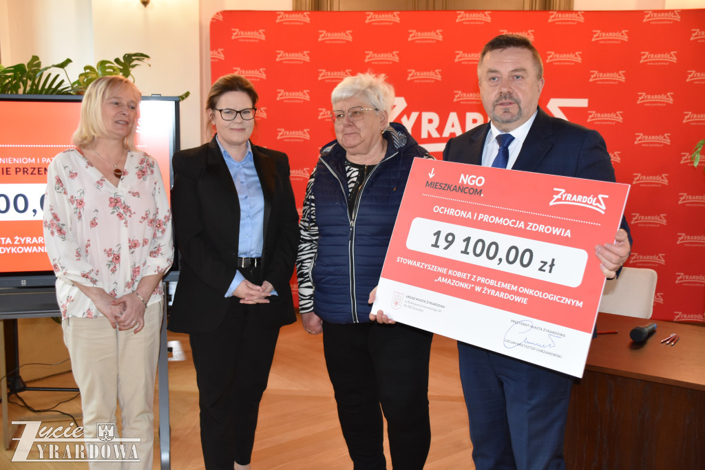 Prezydent przekazał 900 tysięcy na czynienie dobra