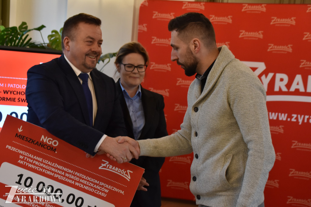 Prezydent przekazał 900 tysięcy na czynienie dobra