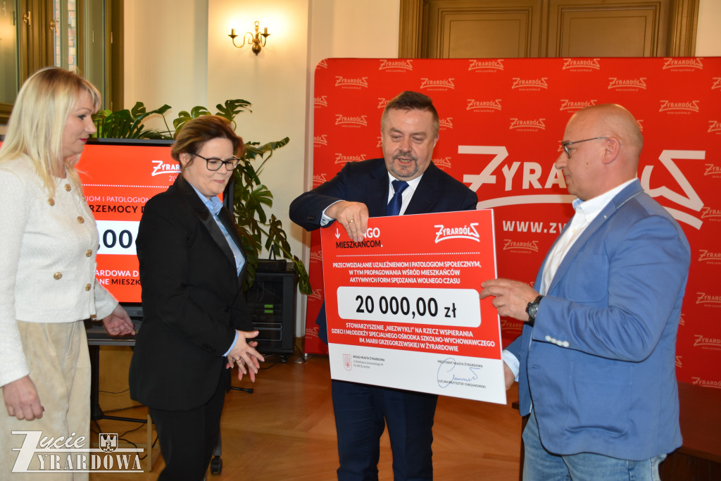 Prezydent przekazał 900 tysięcy na czynienie dobra