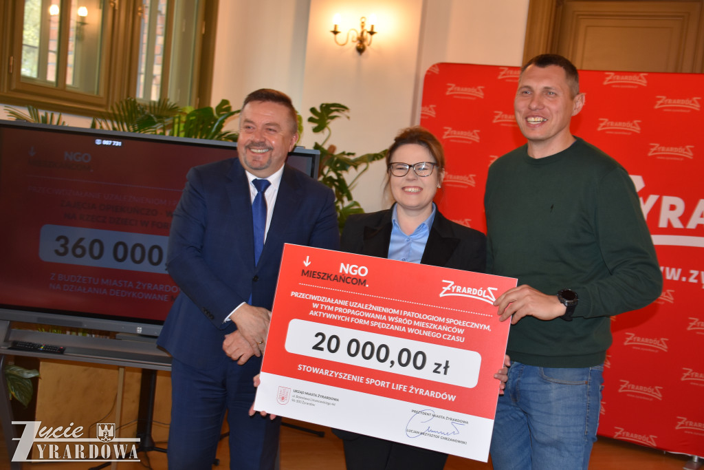 Prezydent przekazał 900 tysięcy na czynienie dobra