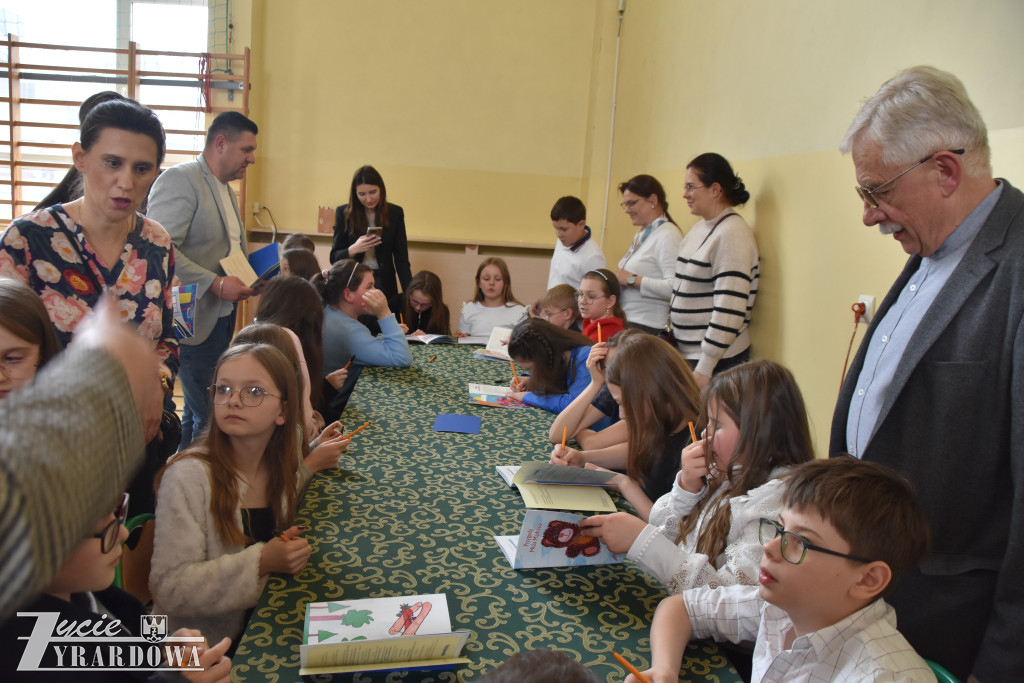 Literacki sukces młodych autorów z Bartnik