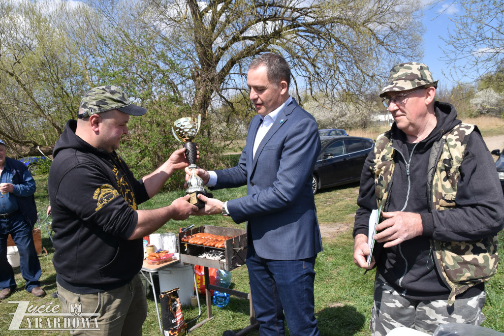 Złowione ryby wróciły do wody „Hamerni”