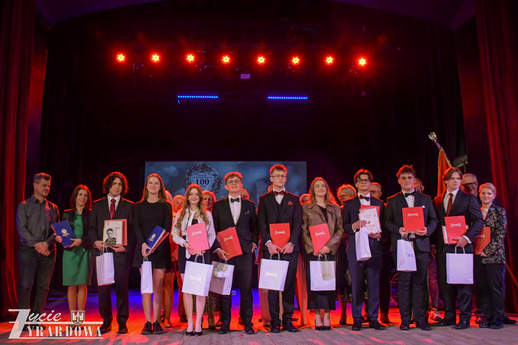 maturzyści z Czerwoniaka zamykają ważny rozdział