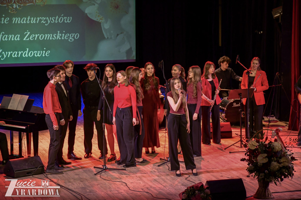 maturzyści z Czerwoniaka zamykają ważny rozdział