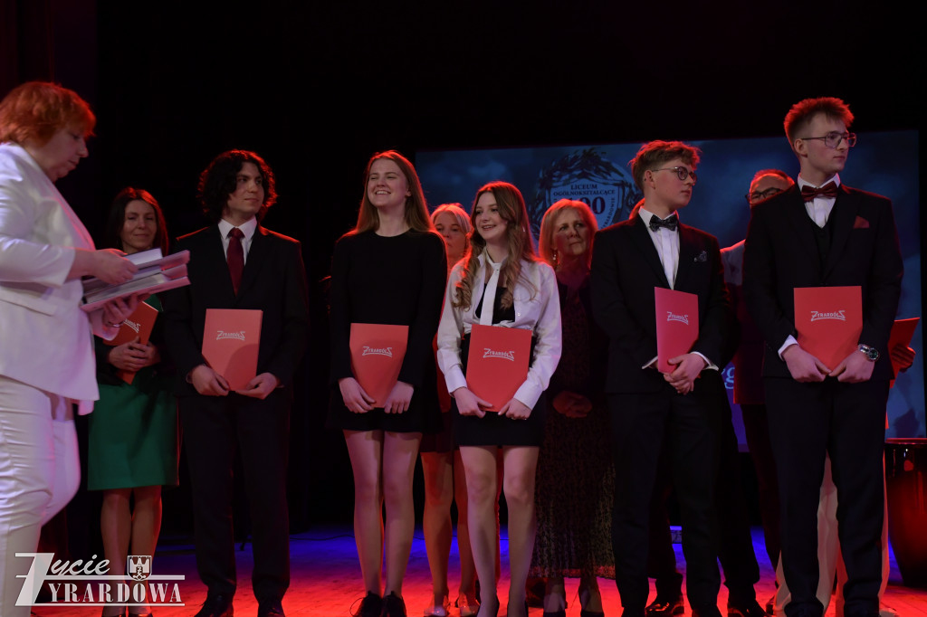 maturzyści z Czerwoniaka zamykają ważny rozdział