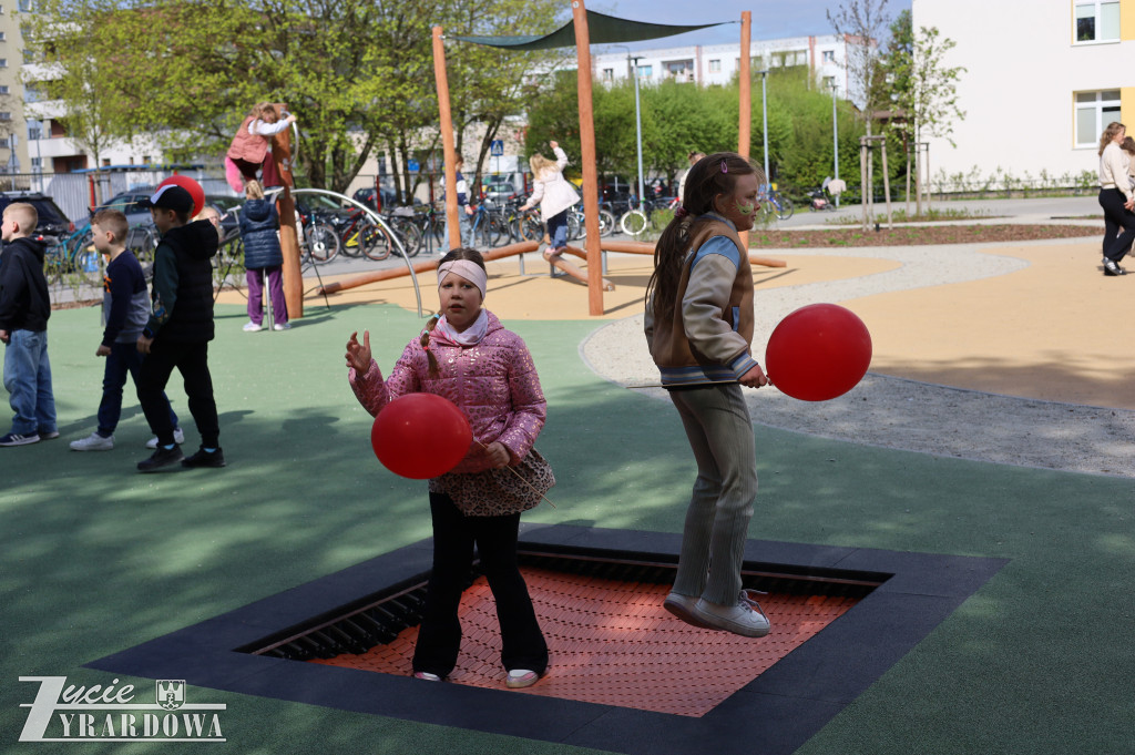 Dzień Ziemi na nowym placu zabaw w SP nr 3