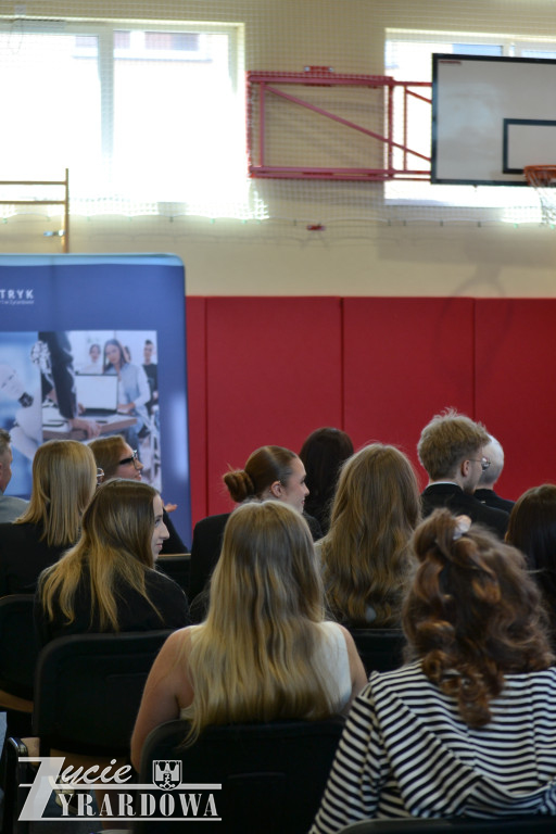 Ostatni dzwonek w technikum – czas na maturę