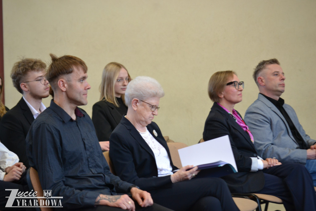 Ostatni dzwonek w technikum – czas na maturę