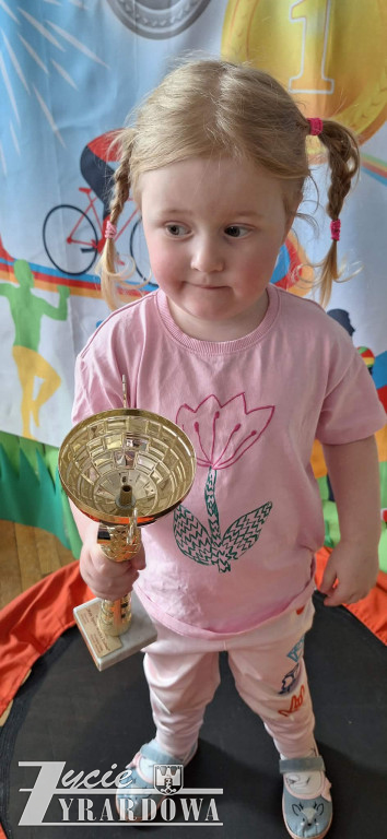 Sportowy pokaz mody w  przedszkolu