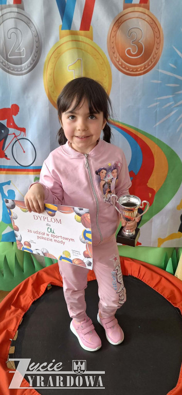 Sportowy pokaz mody w  przedszkolu