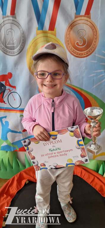 Sportowy pokaz mody w  przedszkolu