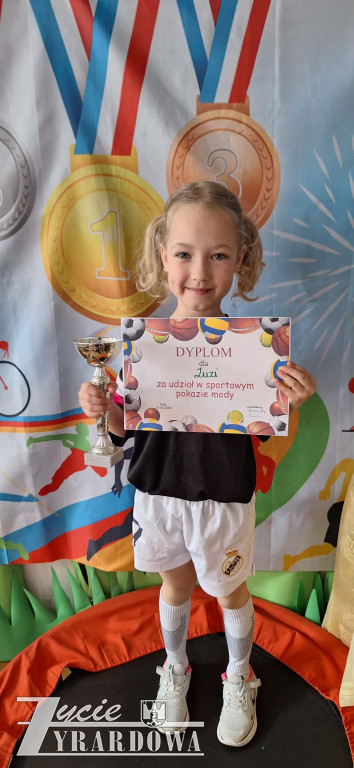 Sportowy pokaz mody w  przedszkolu