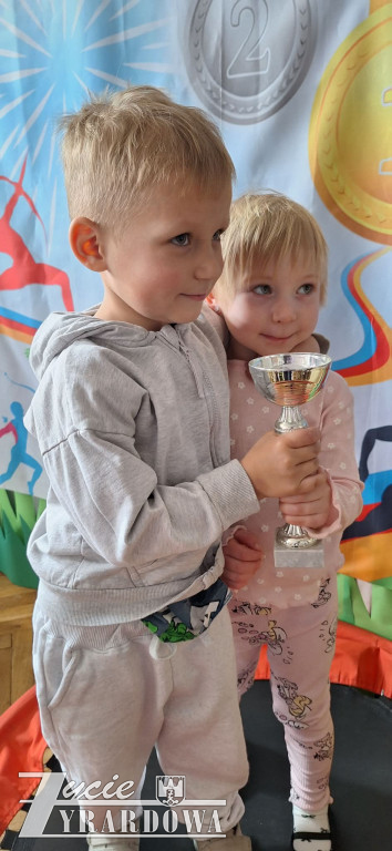 Sportowy pokaz mody w  przedszkolu