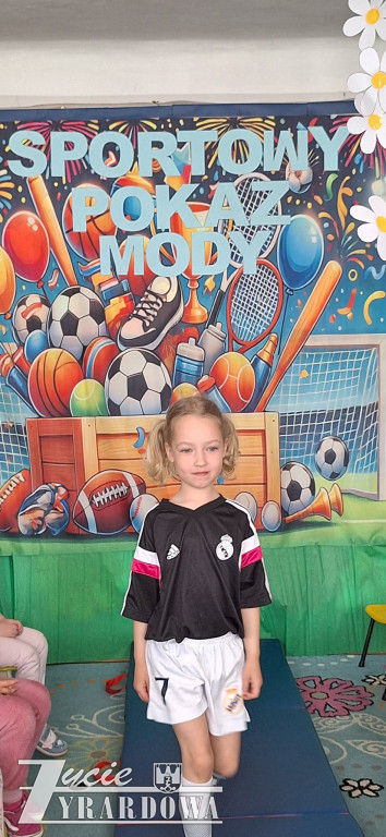 Sportowy pokaz mody w  przedszkolu