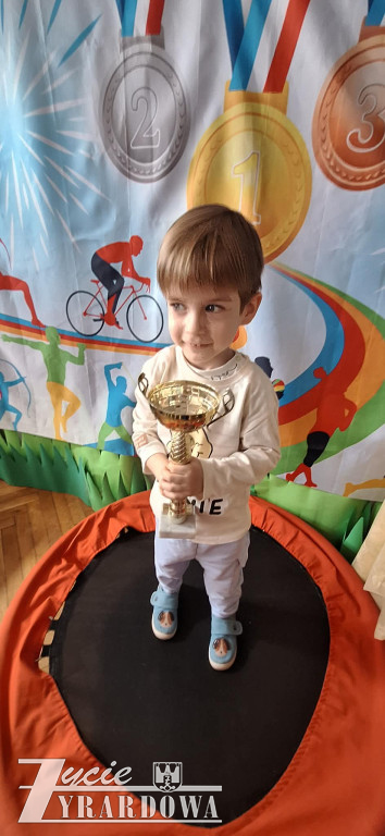 Sportowy pokaz mody w  przedszkolu