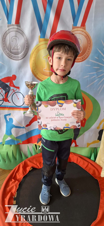 Sportowy pokaz mody w  przedszkolu